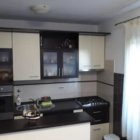 Alena Apartman