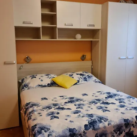 Alena Apartment *